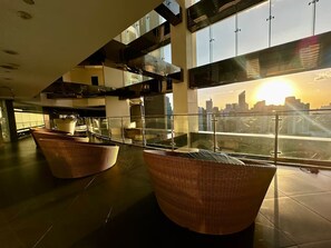 Interior - Studio w/ Balcony @ Poblacion, Makati | Pool, Gym & Sauna (Makati)