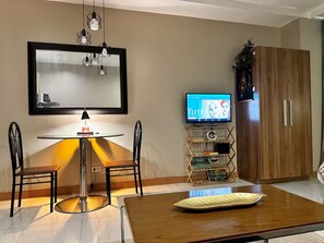 Interior - Studio w/ Balcony @ Poblacion, Makati | Pool, Gym & Sauna (Makati)