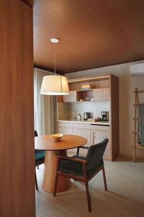 Suite de lujo, vista a la playa | Restaurantes