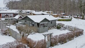 A residential area with multiple houses, a wooden fence, and a snow-covered landscape. - 4 Star Holiday Home in Sydals (Sydals)