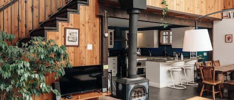 TV, fireplace, offices