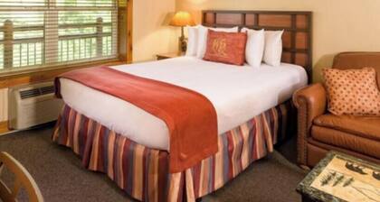 Luxurious 1-bedroom Westgate hotel suite in Gatlinburg. Waterpark on site.