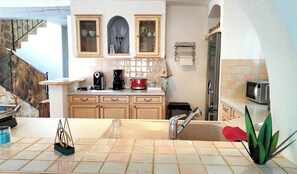 Fridge, microwave, oven, dishwasher - House of 85 m² with garden, 300m from the sea (La Seyne-sur-Mer)
