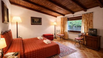 Standard Double Room, Patio, Garden View