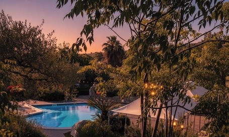 Seasonal outdoor pool, pool umbrellas, pool loungers. Crapalicca Agriresort