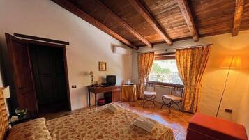 Standard Double Room, Patio, Garden View