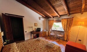 Standard Double Room, Patio, Garden View