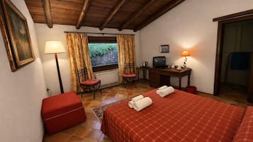 Standard Double Room, Patio, Garden View