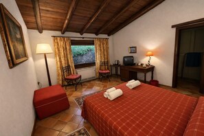 Standard Double Room, Patio, Garden View