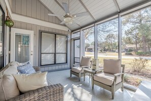 Terrace/patio - Sandestin 3BDR- Sleeps 8/Golf Cart/Pet /Pool/Beach (Miramar Beach)