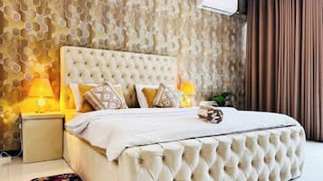 Deluxe Double Room, City View | Desk, laptop workspace, blackout drapes, soundproofing