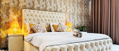 Deluxe Double Room, City View | Desk, laptop workspace, blackout drapes, soundproofing