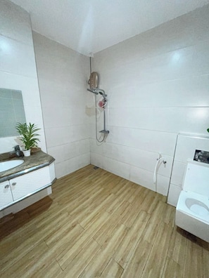 Deluxe-studio, kaupunkinäköala | Kylpyhuone