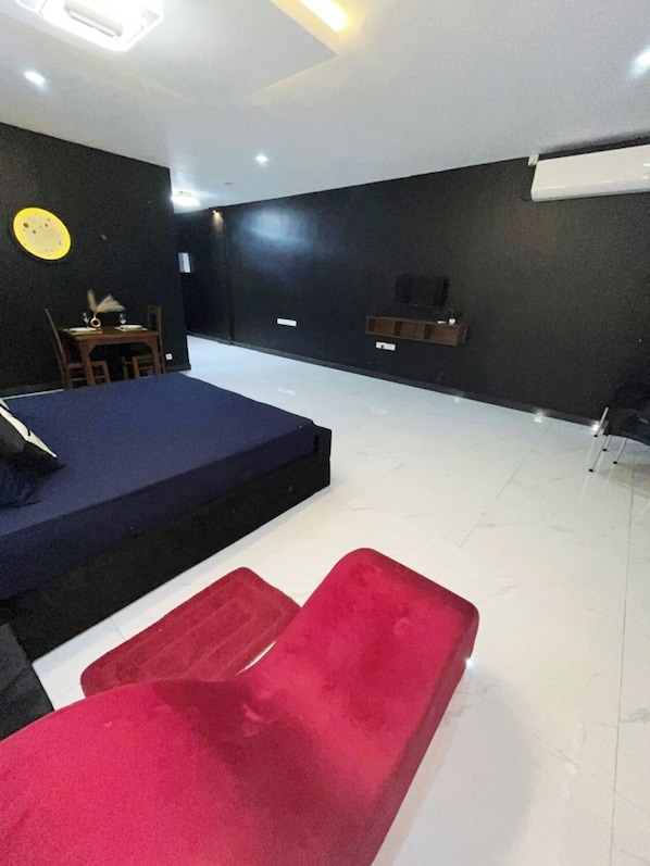 Deluxe Quadruple Room, City View | Interior