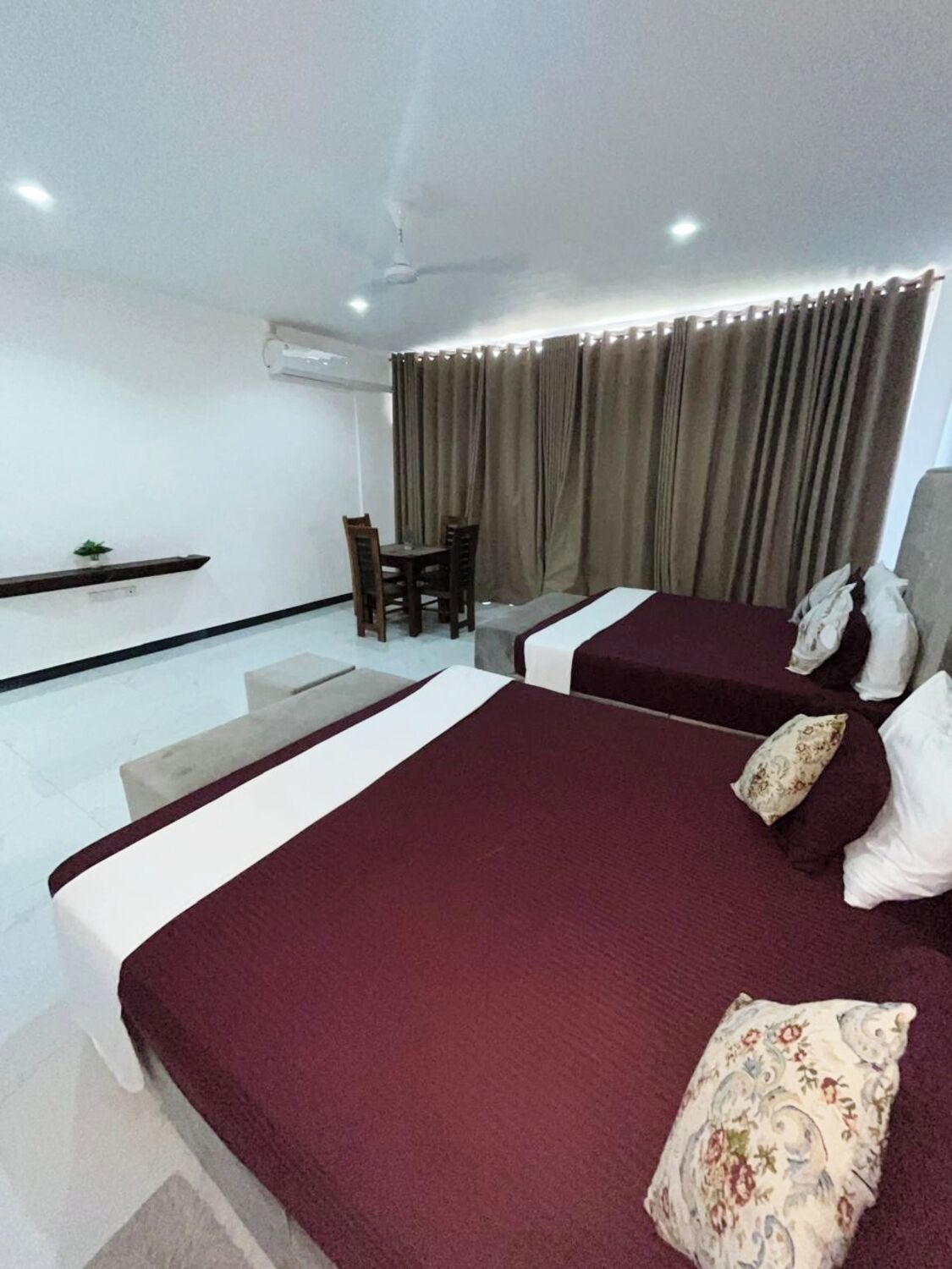 Neljän hengen deluxe-huone, kaupunkinäköala