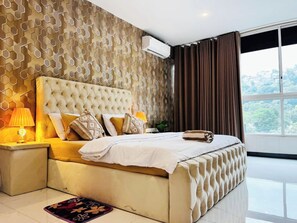 Deluxe Double Room, City View | Desk, laptop workspace, blackout drapes, soundproofing - Kandy City Ruis  (Kandy)