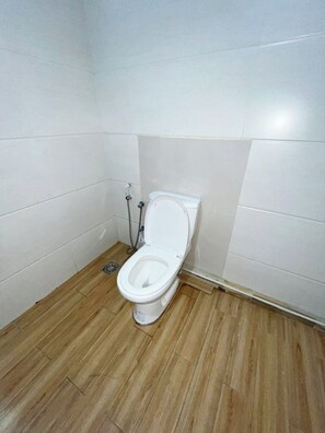 Deluxe Quadruple Room, City View | Bathroom