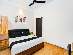 House - Hotel O Tyagi Road Near Prince Chowk (Dehradun)