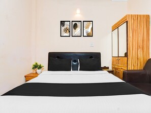 House - Hotel O Tyagi Road Near Prince Chowk (Dehradun)