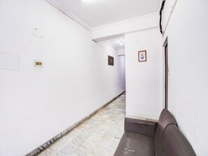 House | Interior - Hotel O Tyagi Road Near Prince Chowk (Dehradun)