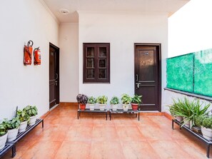 House | Property grounds - Hotel O Tyagi Road Near Prince Chowk (Dehradun)