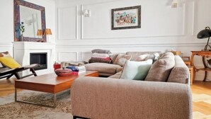 A living room with a sofa, coffee table, and a fireplace. - Exceptional appartement with Sea view and beach private access (San Martino Di Lota)