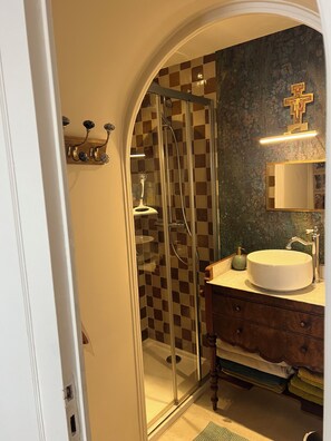 Shower, hair dryer, towels, soap - Exceptional appartement with Sea view and beach private access (San Martino Di Lota)