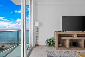 Interior - Stunning Beachfront Penthouse - Panoramic Ocean Views - 1 Bed / 1 Bath -Paradise (Hollywood)