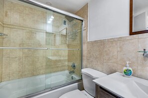 Hair dryer, towels, soap, toilet paper - Stunning Beachfront Penthouse - Panoramic Ocean Views - 1 Bed / 1 Bath -Paradise (Hollywood)