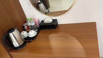 Habitación con 2 camas individuales, vista a la ciudad | Interior