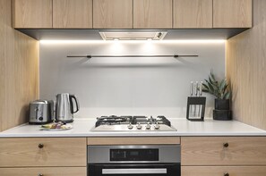 Apartment | Private kitchen - Stylish 2-bed Apartment With Modern Amenities (Melbourne)
