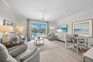 TV - Beach Resort 210 - Scenic Gulf Drive! Massive Lagoon Pool! Step to the Beach! (Miramar Beach)