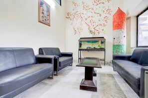 Living room - Hotel O Tyagi Road Railway (Dehradun)