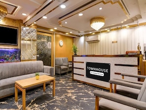 Reception - Super Townhouse Parkstreet (Kolkata)