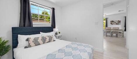 2 habitaciones, escritorio, tabla de planchar con plancha y wifi gratis