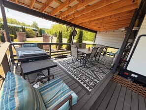 Outdoor dining - Wake&Lake at Norris Landing Marina-Waterfront RV Retreat with Deck + Slip Option (Tazewell)