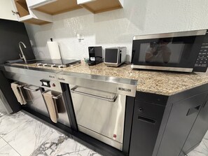 Private kitchen - Serene studio in wonderful Plantation location, take a splash on relaxing pool (Plantation)