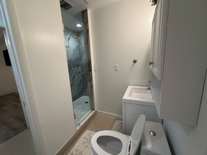 Shower, hair dryer, towels, soap - Serene studio in wonderful Plantation location, take a splash on relaxing pool (Plantation)