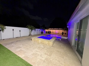 Outdoor pool, a heated pool - Serene studio in wonderful Plantation location, take a splash on relaxing pool (Plantation)