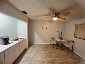 Private kitchen -  Charming, private entrance suite. Sarasota (Sarasota)