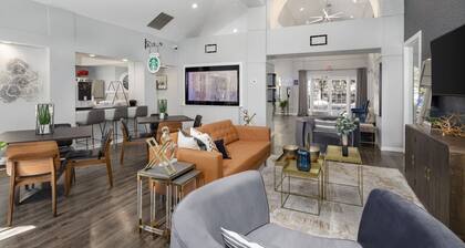 Solara Apartments Spacious 2BR Apartment Sleeps 6 Pet-Friendly