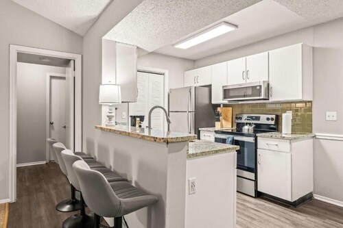 Solara Apartments Spacious 2BR Apartment Sleeps 6 Pet-Friendly