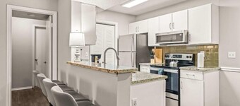 Solara Apartments Spacious 2BR Apartment Sleeps 6 Pet-Friendly