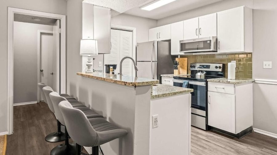 Solara Apartments Spacious 2BR Apartment Sleeps 6 Pet-Friendly