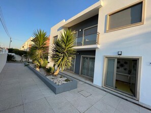 Exterior - Large, comfortable house in São Martinho do Porto - a stone's throw from the beach (São Martinho do Porto)