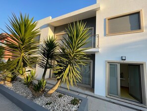 Exterior - Vrbo Property (São Martinho do Porto)