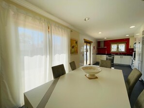 Dining - Vrbo Property (São Martinho do Porto)