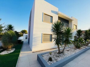 Exterior - Large, comfortable house in São Martinho do Porto - a stone's throw from the beach (São Martinho do Porto)