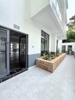 Terrace/patio - Araka Homes-Westlands/Elegant 1 Bedroom Apartment (Nairobi)