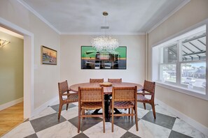 Dining - Gorgeous Newly Remodeled 4BR/2BA Loft in Sebring – Modern Living at Its Finest (Sebring)